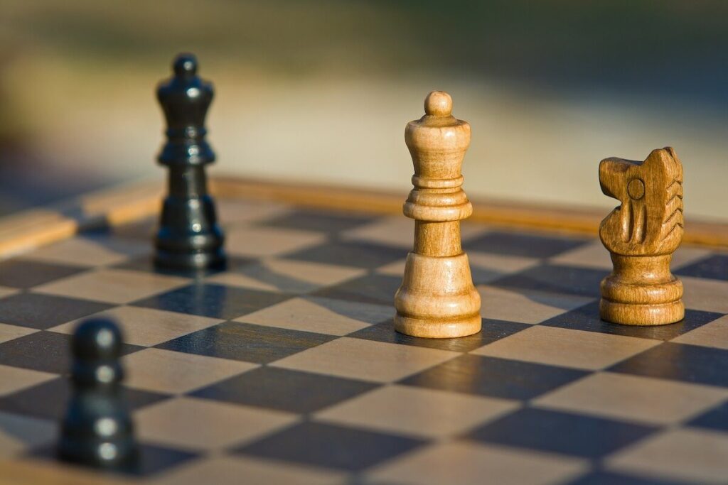 Divorce negotiation tactics represented by a chess board with 2 pieces of each color
